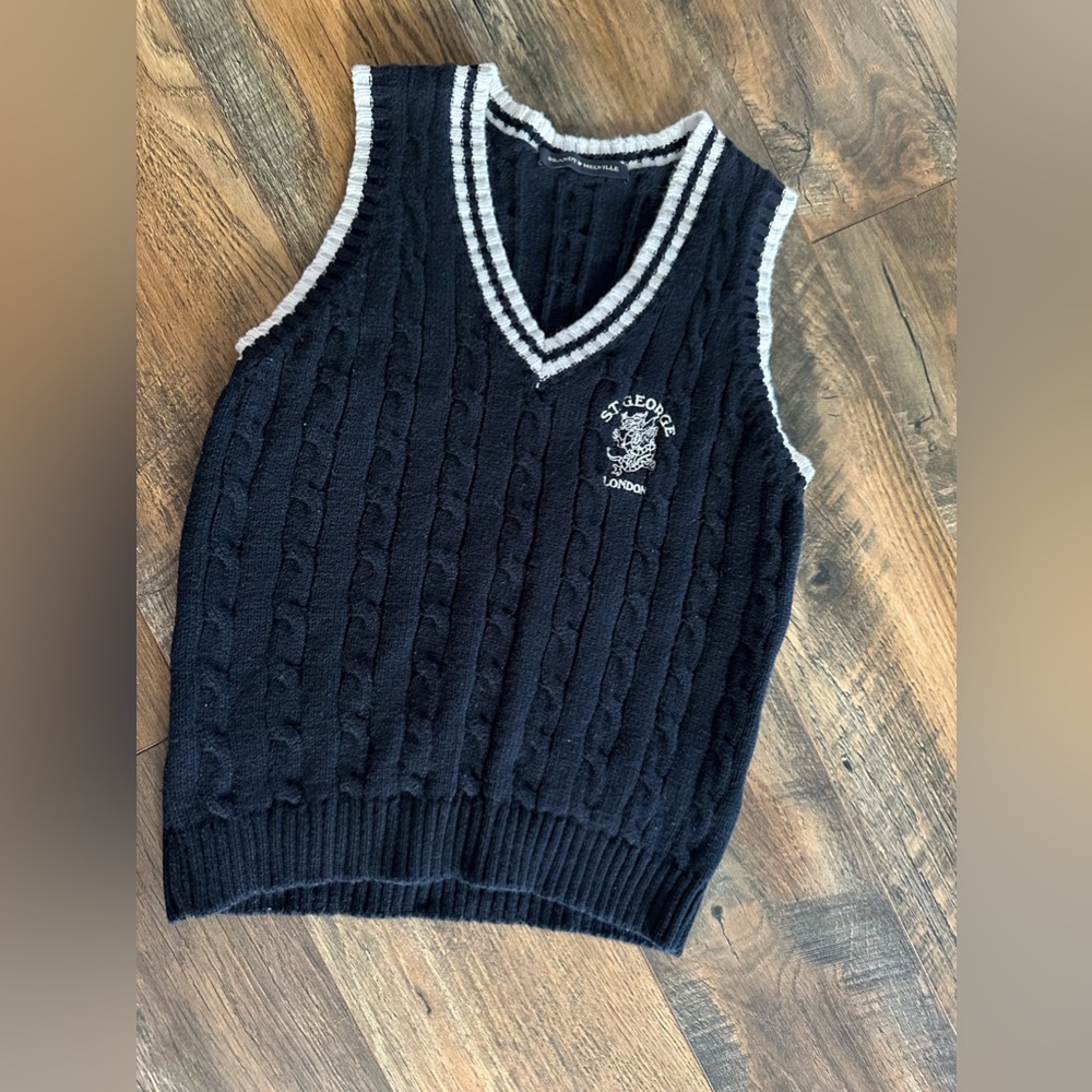 EUC! Brandy Melville knit v neck vest